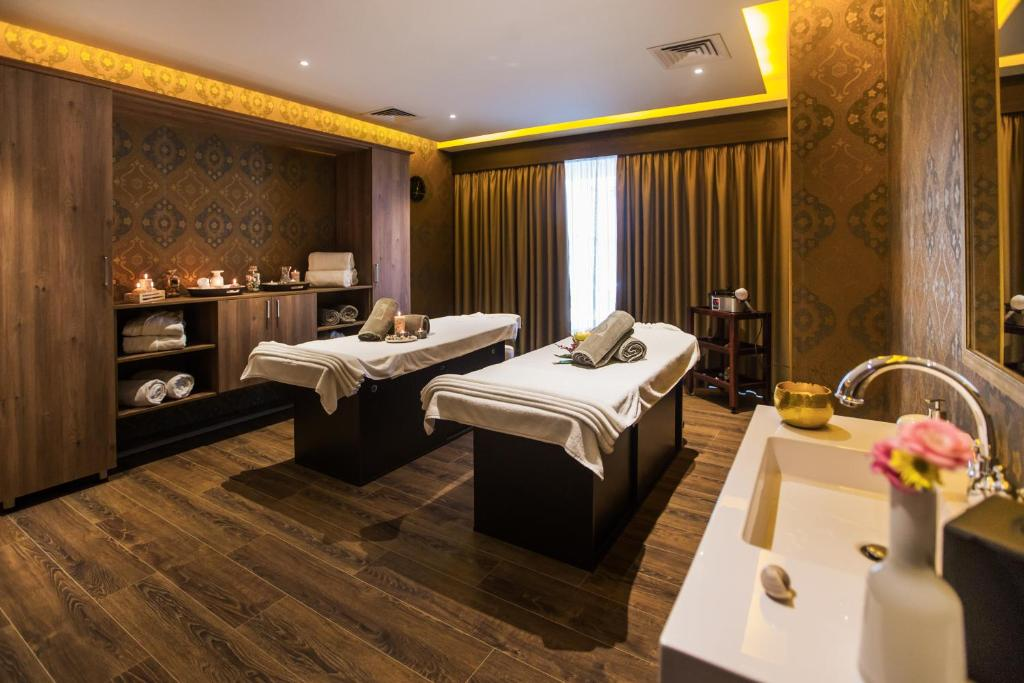 The Biltmore Hotel Tbilisi 11